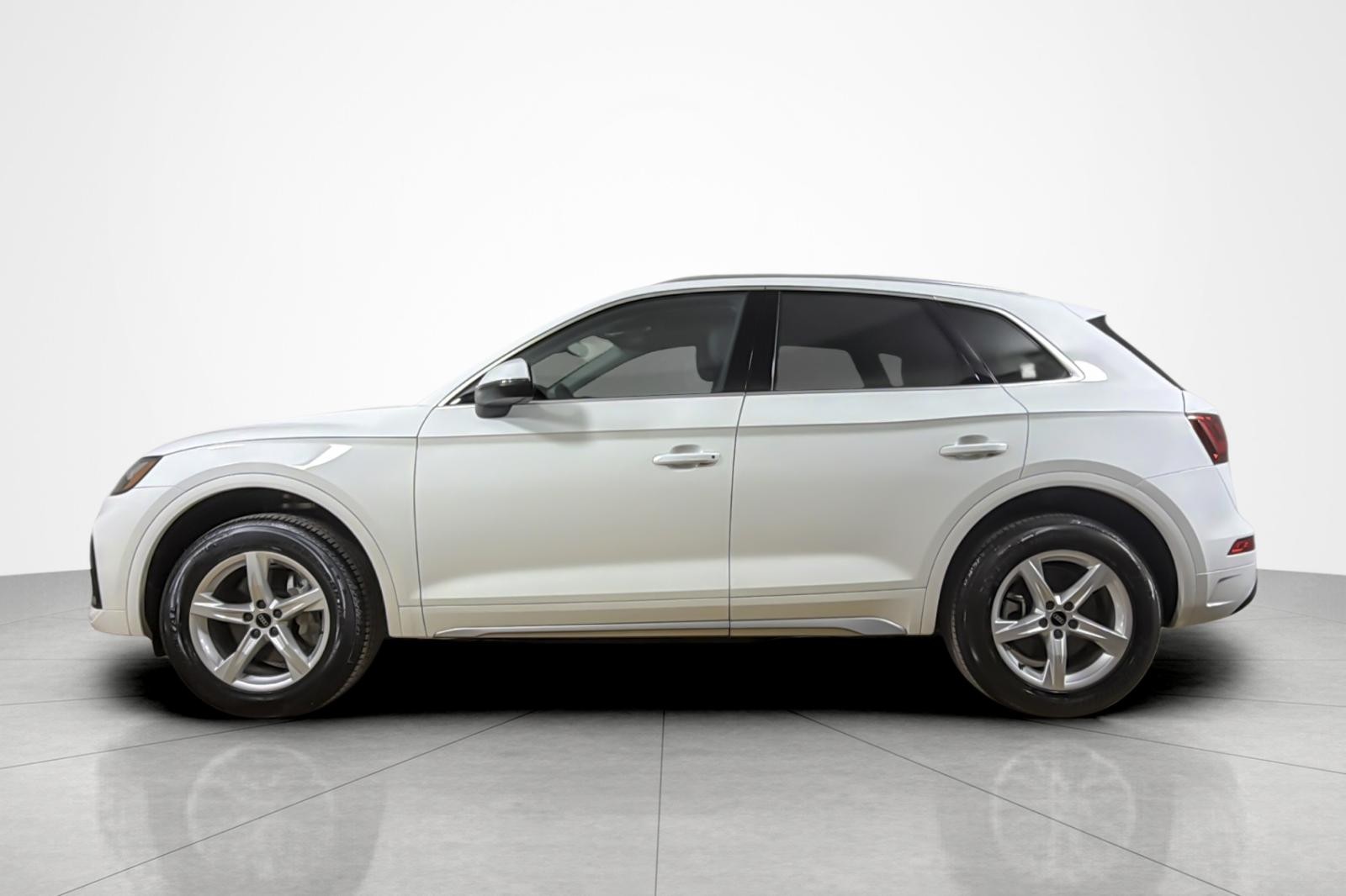 Used 2023 Ibis White Audi Premium 40 TFSI quattro image 2