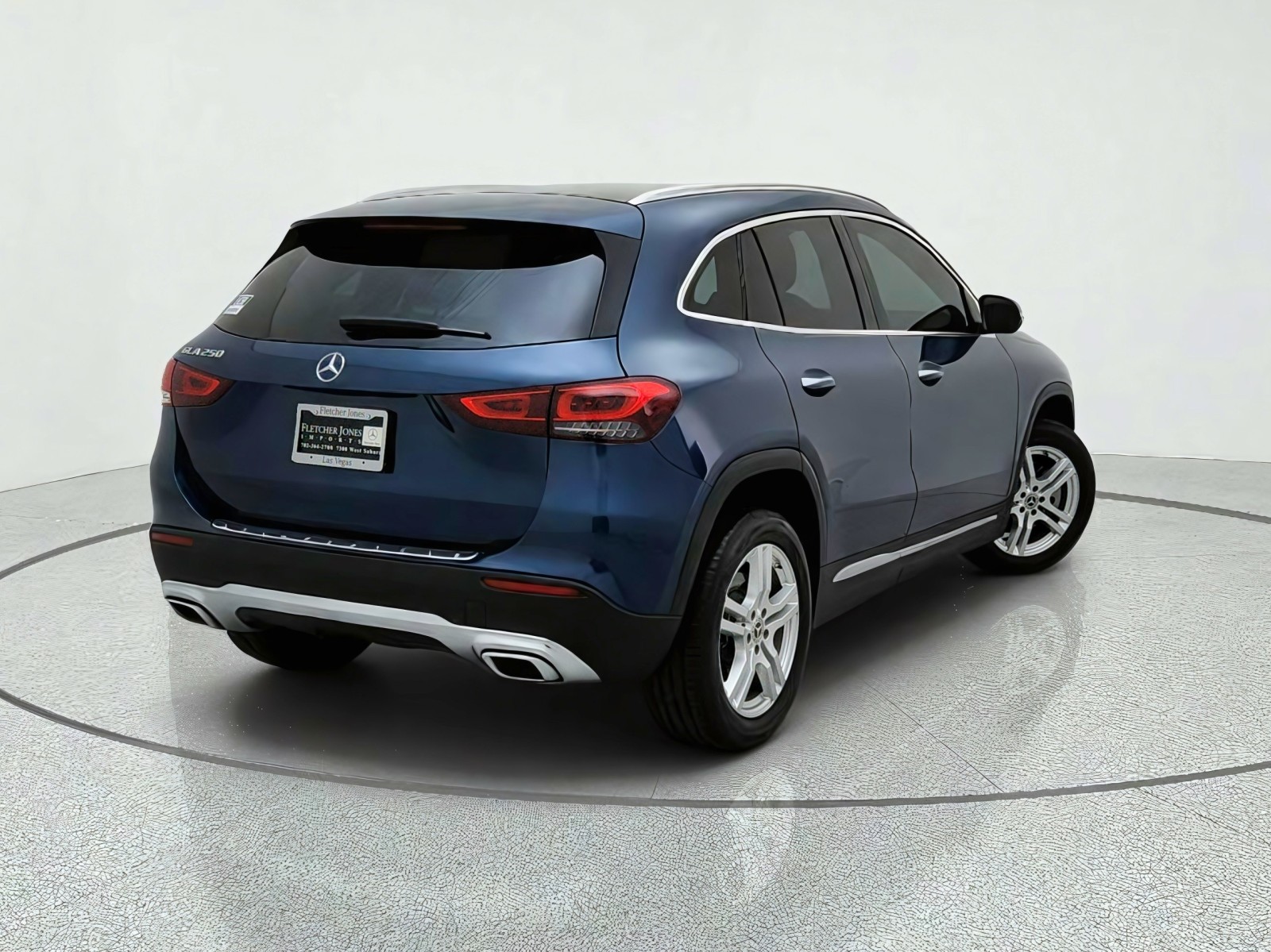 Used 2021 Denim Blue Metallic Mercedes-Benz GLA 250 image 9