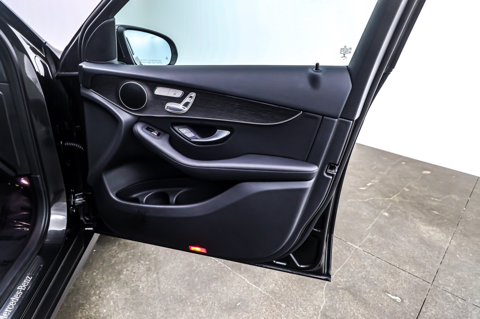 Used 2022 Graphite Grey Metallic Mercedes-Benz GLC 300 image 23