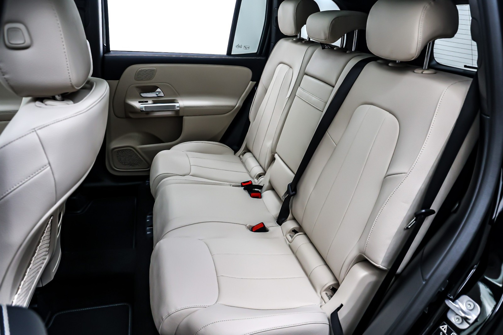 New 2026 Night Black Mercedes-Benz GLB 250 SUV image 8