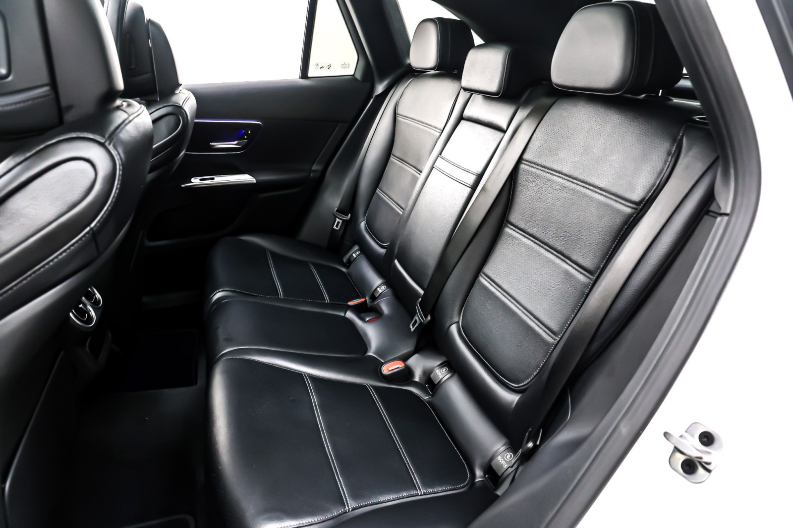 New 2026 Polar White Mercedes-Benz GLC 300 image 8