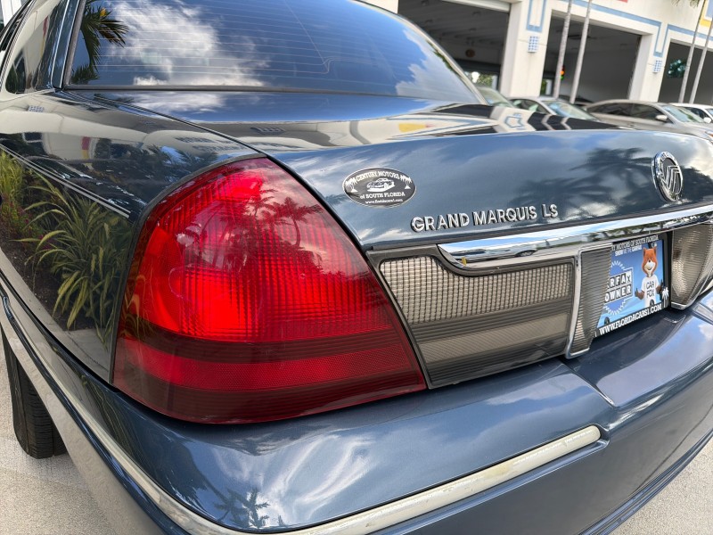 2007 Mercury Grand Marquis LS LOW MILES 52,599 1 OWNER in ,