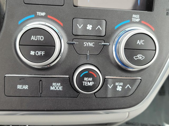 2015 Toyota Sienna 5dr 8-Pass Van XLE FWD (Natl) 21