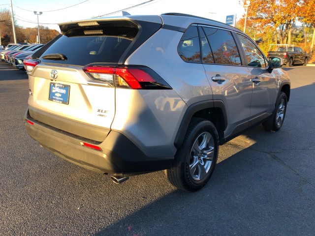 2022 Toyota RAV4 XLE 6