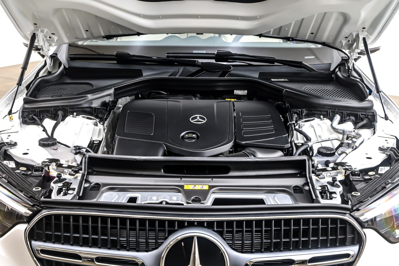 New 2026 Polar White Mercedes-Benz GLC 300 image 11