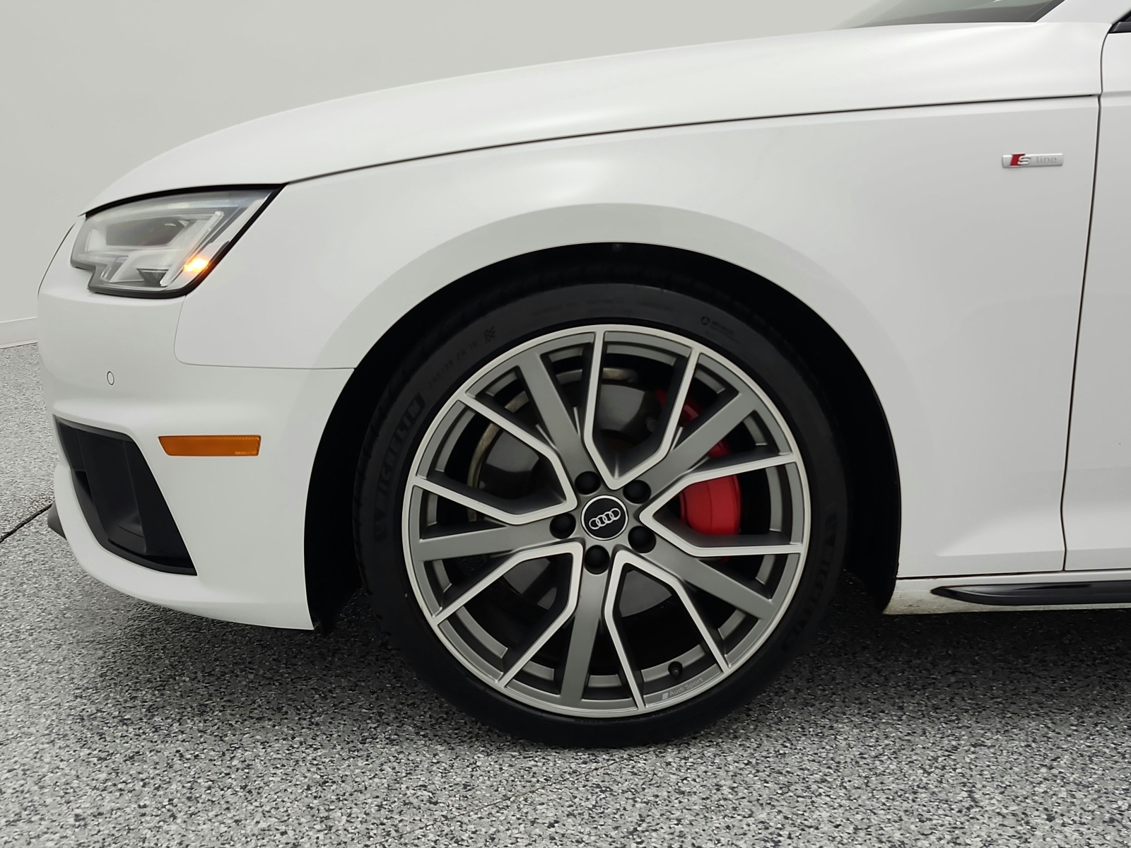 Used 2019 Ibis White Audi Premium Plus 45 TFSI quattro image 18