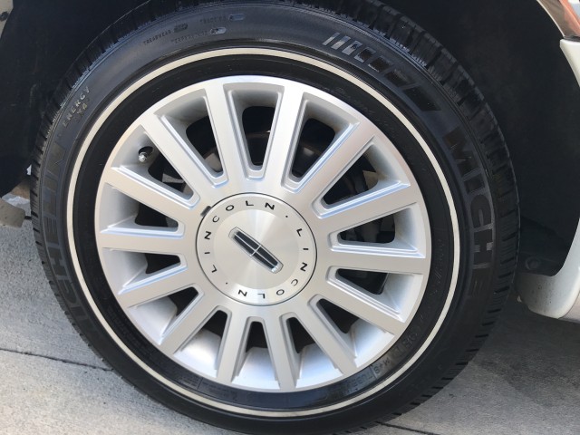 2004 Lincoln Town Car Ultimate Super Clean Heated Leather Michelin Tires in pompano beach, Florida
