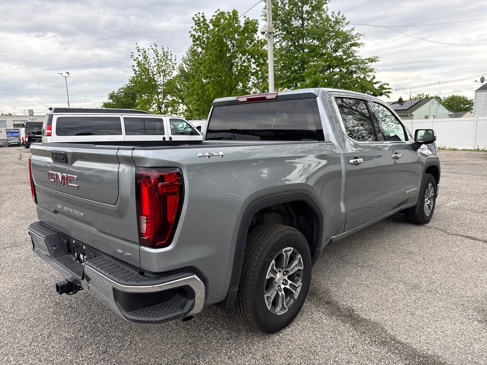 View vehicle photo 7