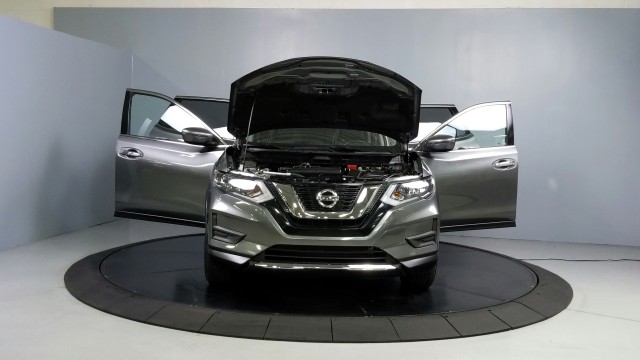 2017 Nissan Rogue SV 10