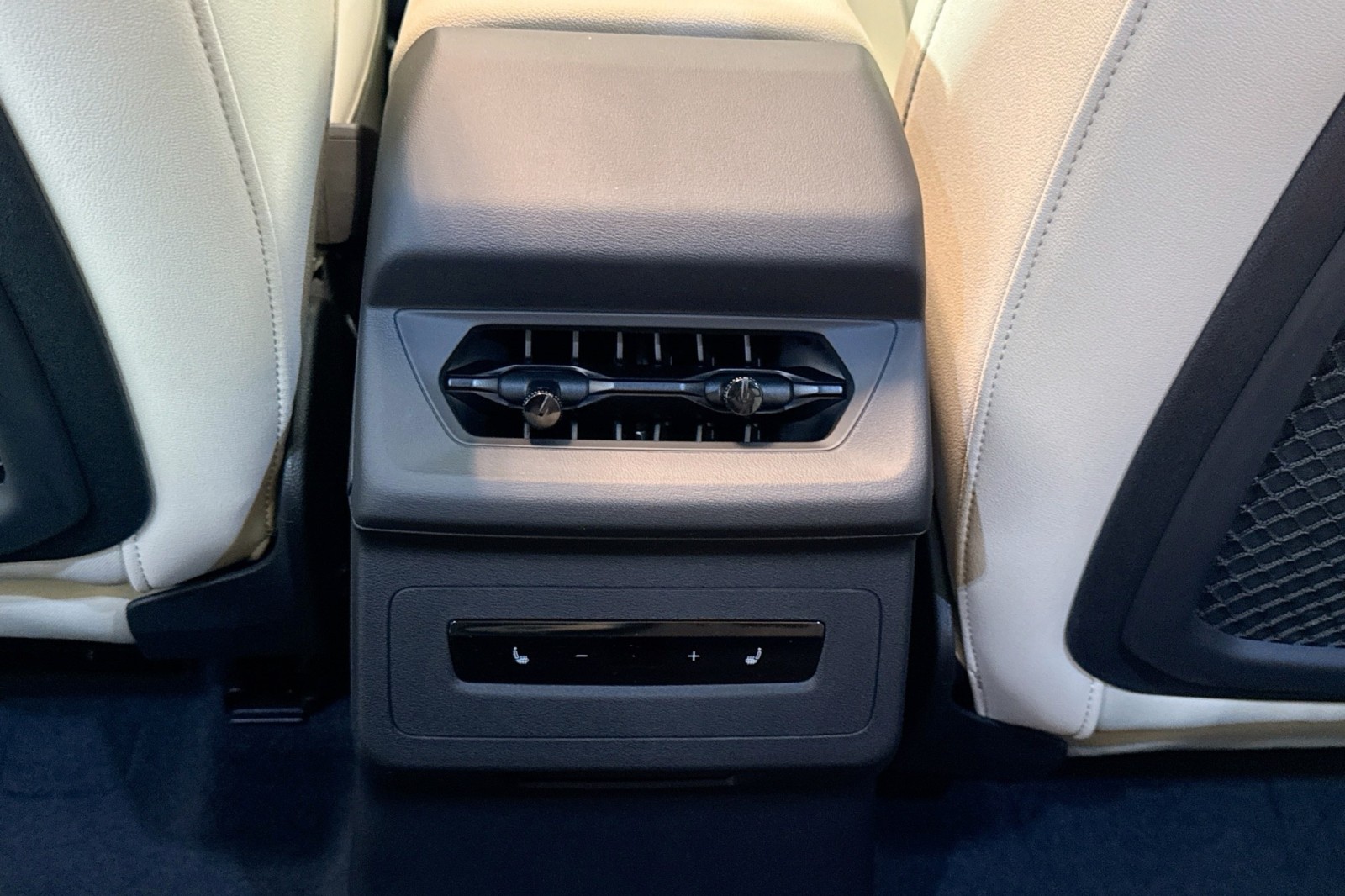 New 2025 Glacier White Metallic Audi Premium quattro image 22