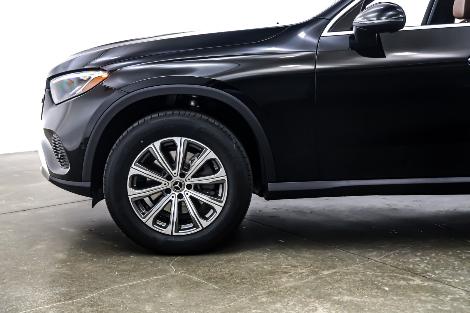 New 2026 Black Mercedes-Benz GLC 300 image 10
