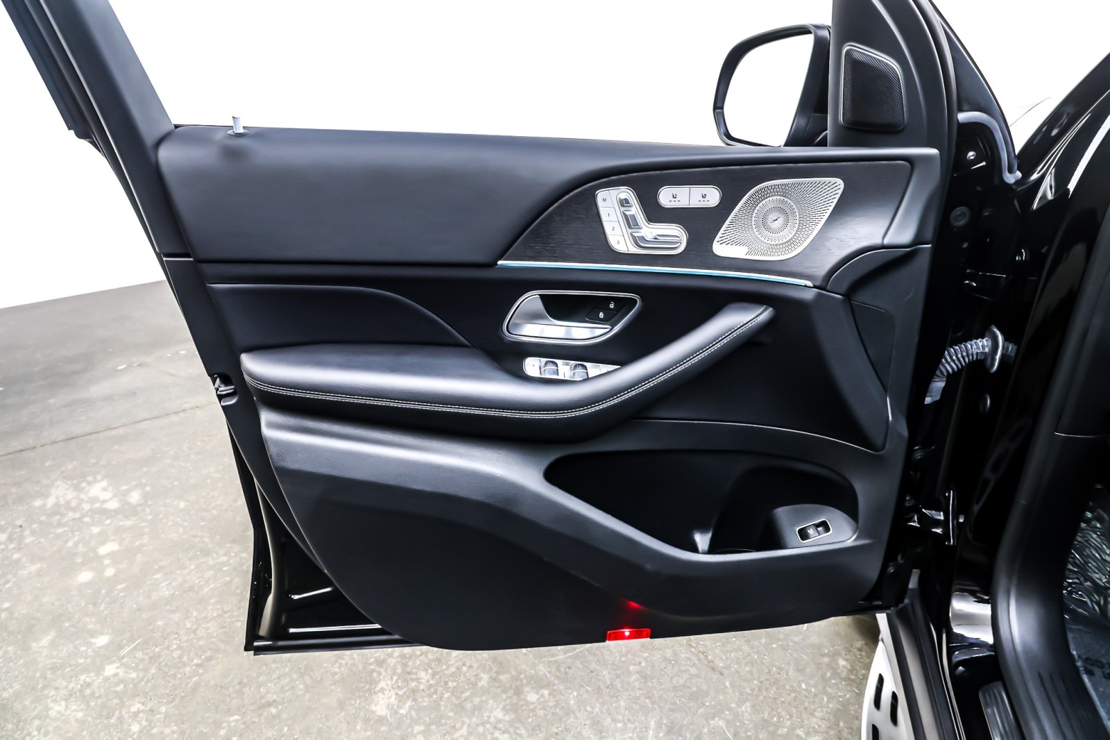 Certified Used 2023 Black Mercedes-Benz GLE 350 SUV image 23