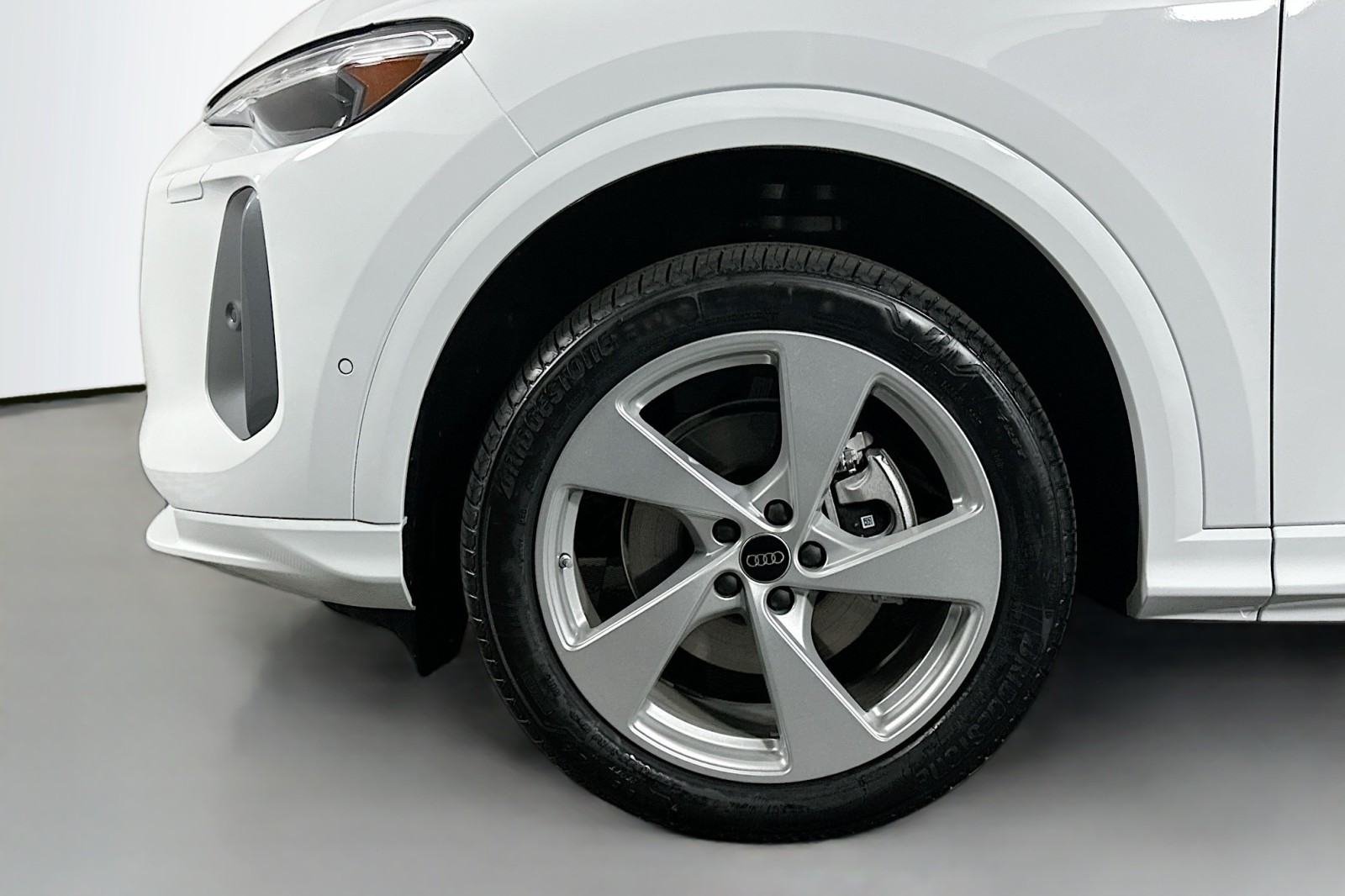 New 2025 Glacier White Metallic Audi Premium Plus image 11