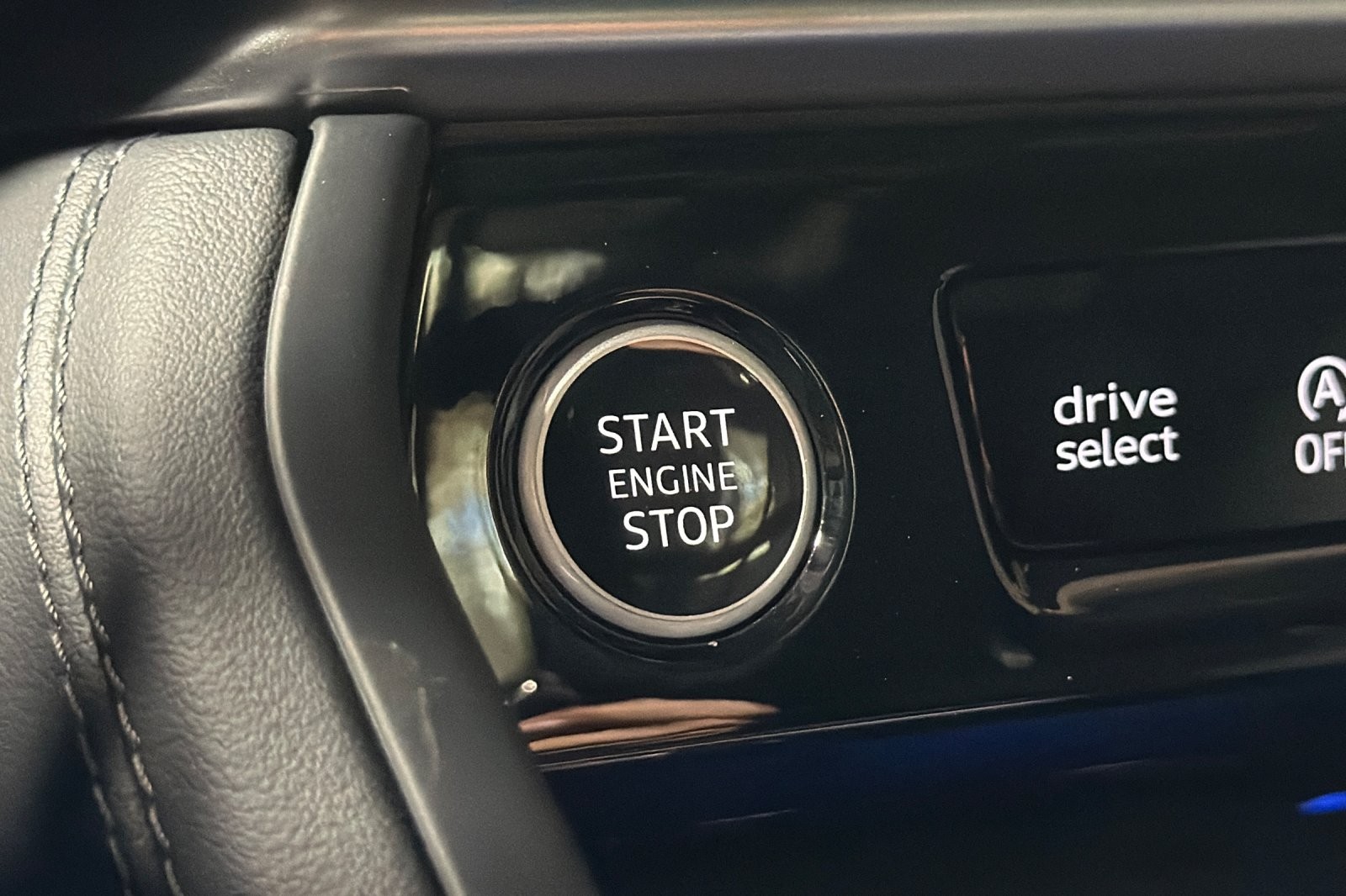 Used 2025 Tambora Gray Metallic Audi Premium 2.0 TFSI quattro image 22