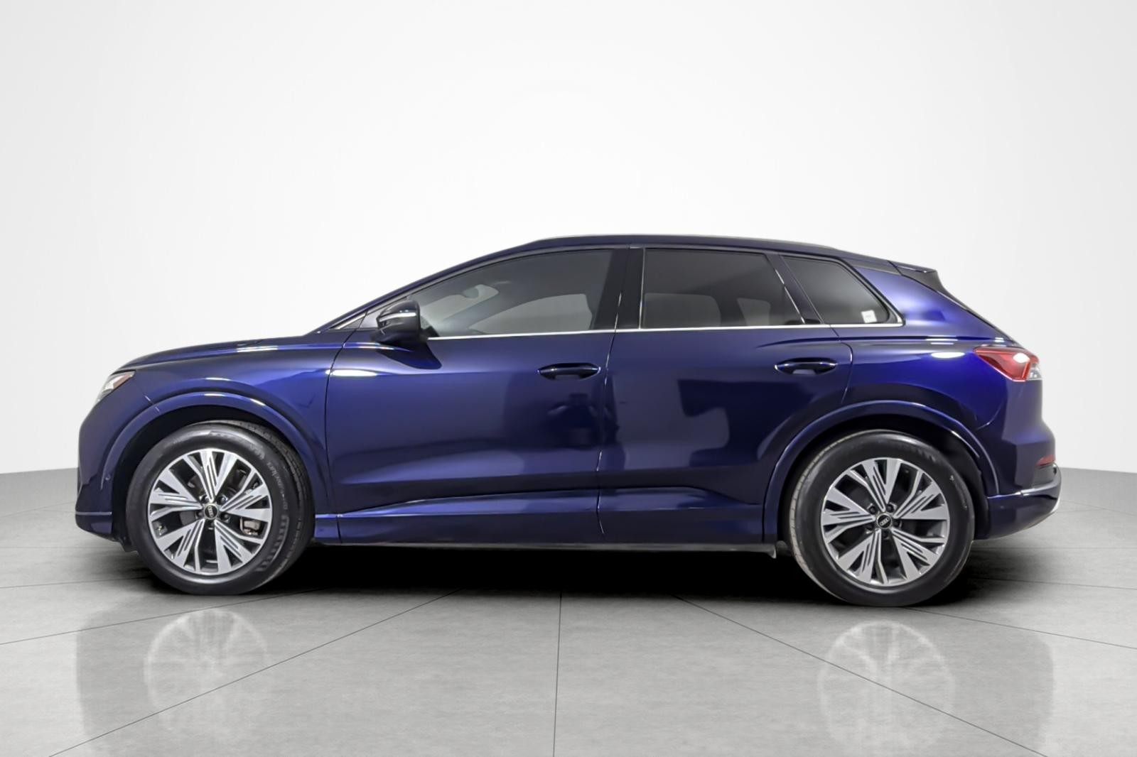 Used 2023 Navarra Blue Metallic Audi Premium Plus 40 RWD image 2