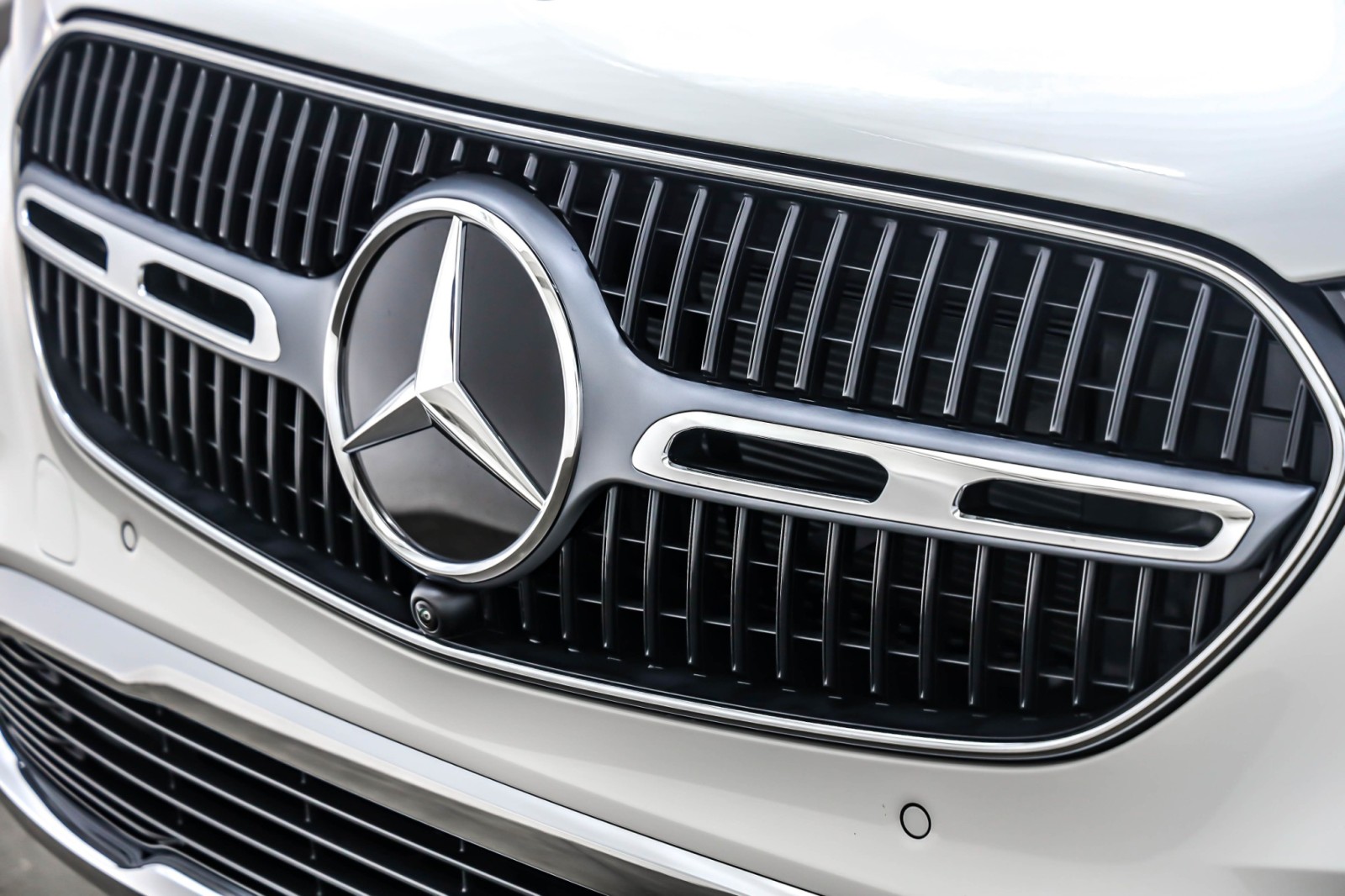 New 2026 Polar White Mercedes-Benz GLC 300 image 13