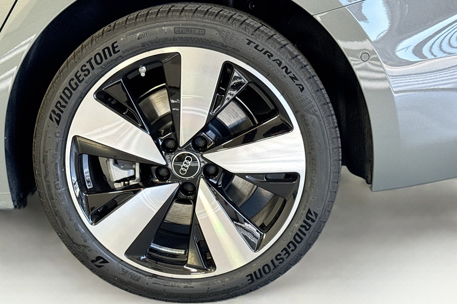 New 2025 Chronos Gray Metallic Audi Premium Plus 2.0 TFSI quattro image 28