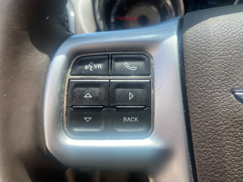 2012 Chrysler Town & Country 1 OWNER LOW MILES 58.411 in , 