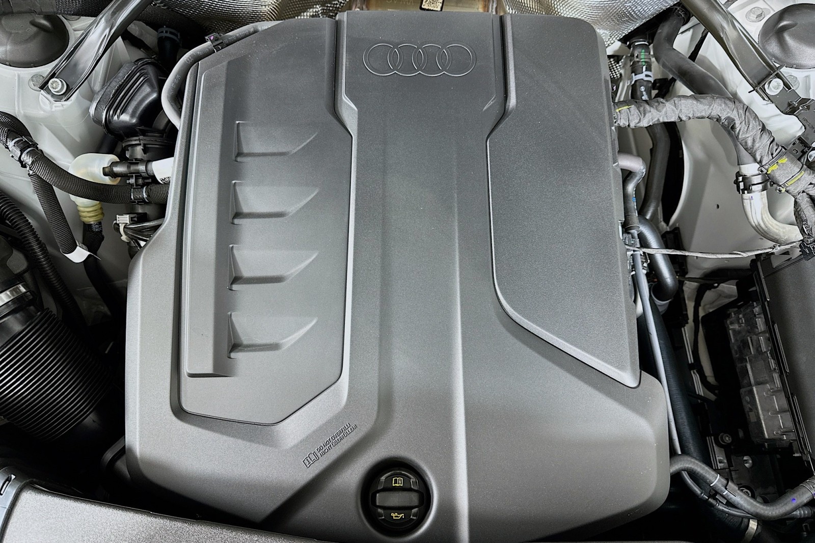 New 2025 Glacier White Metallic Audi Premium Plus image 12