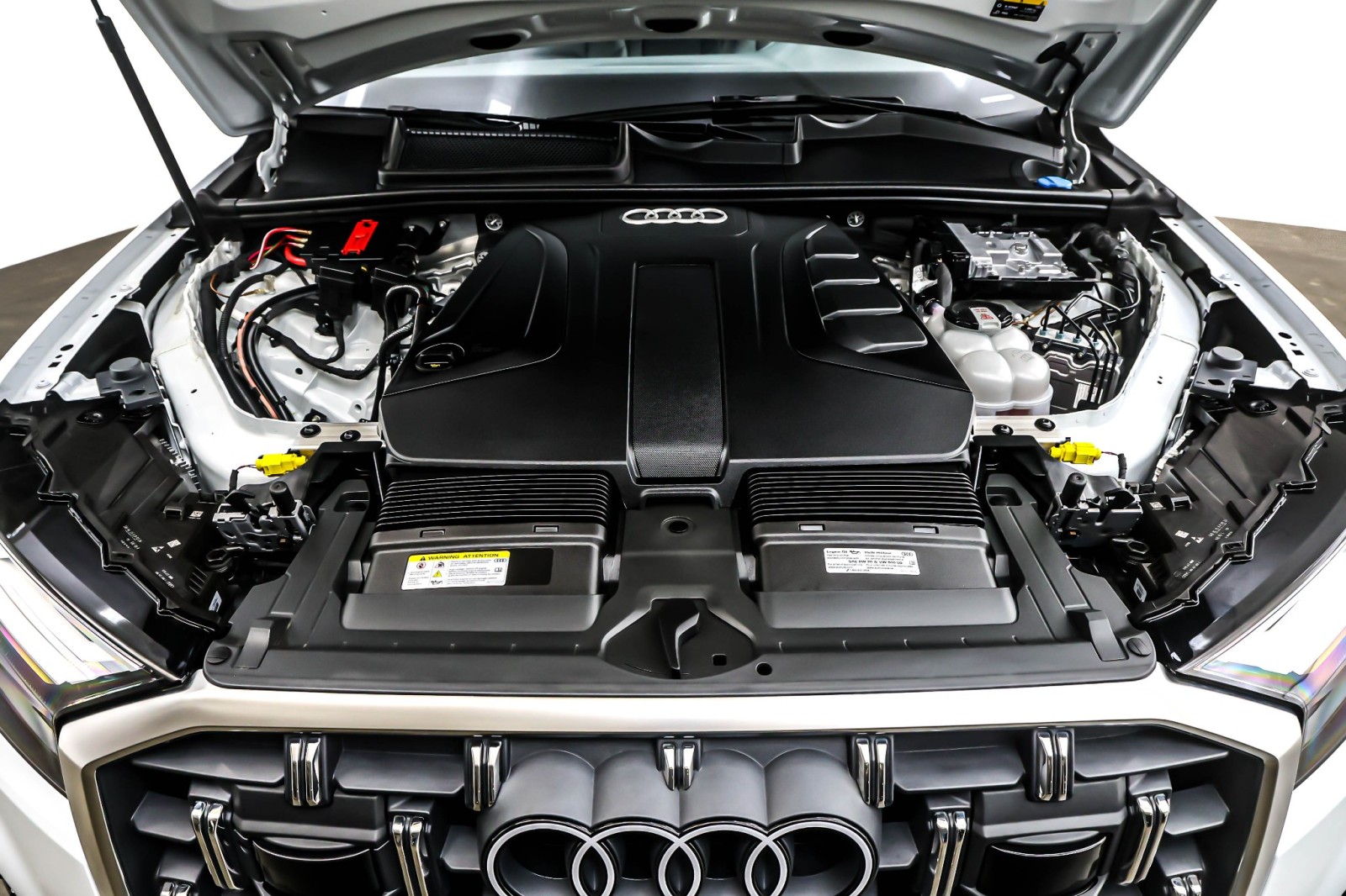 Used 2025 Glacier White Metallic Audi Premium 45 TFSI quattro image 11