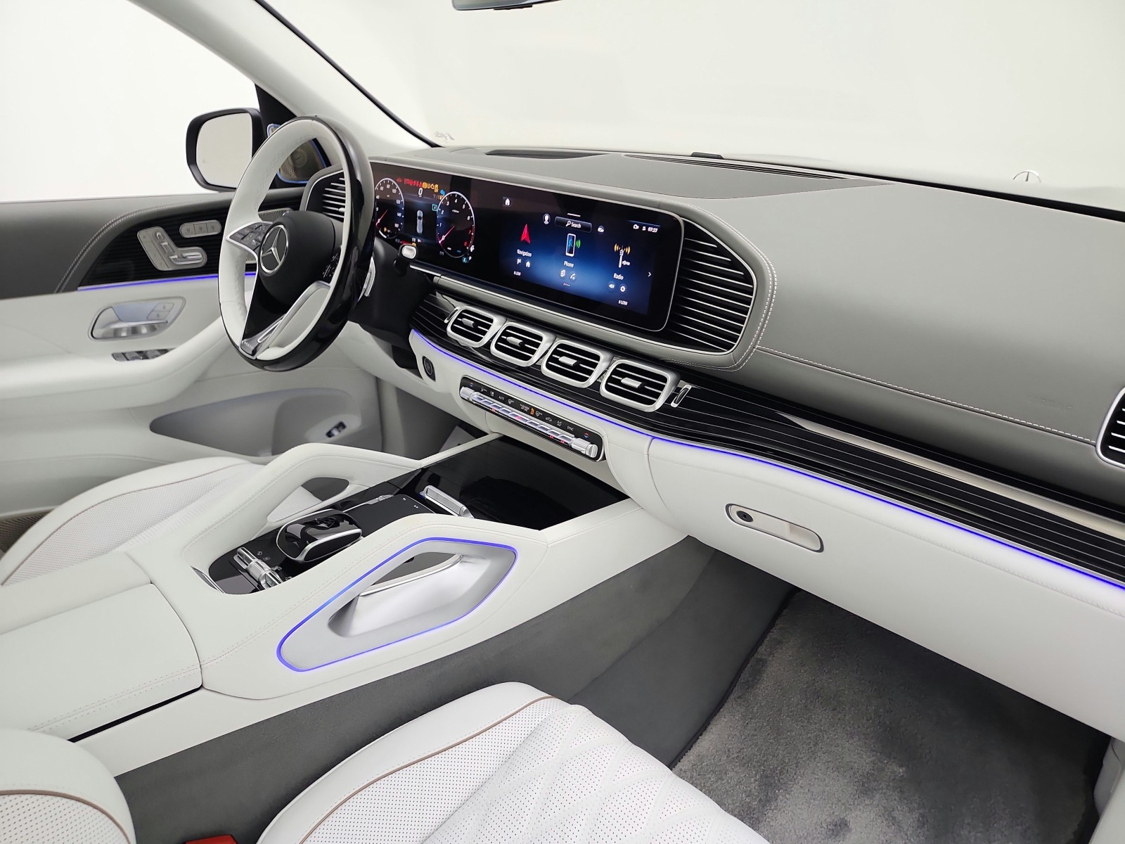 New 2026 MANUFAKTUR Signature Silicon Grey Mercedes-Benz Maybach GLS 600 4MATIC® SUV image 23
