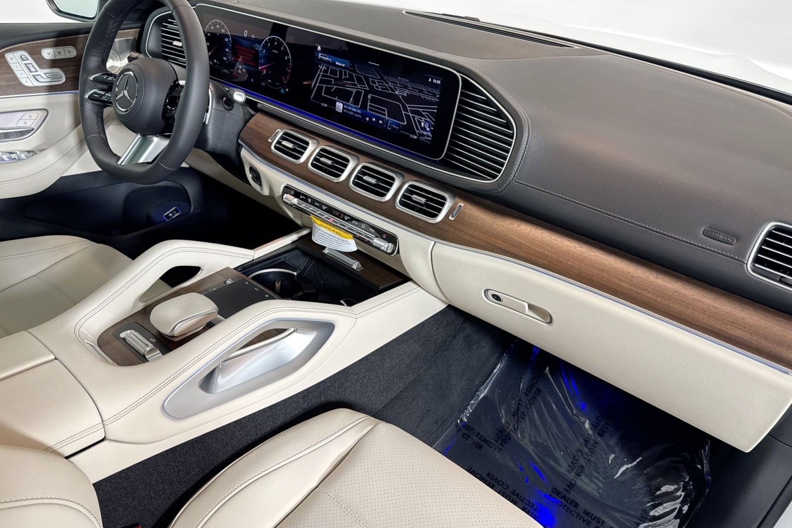 New 2026 MANUFAKTUR Moonlight White Metallic Mercedes-Benz GLS 450 4MATIC® SUV image 28