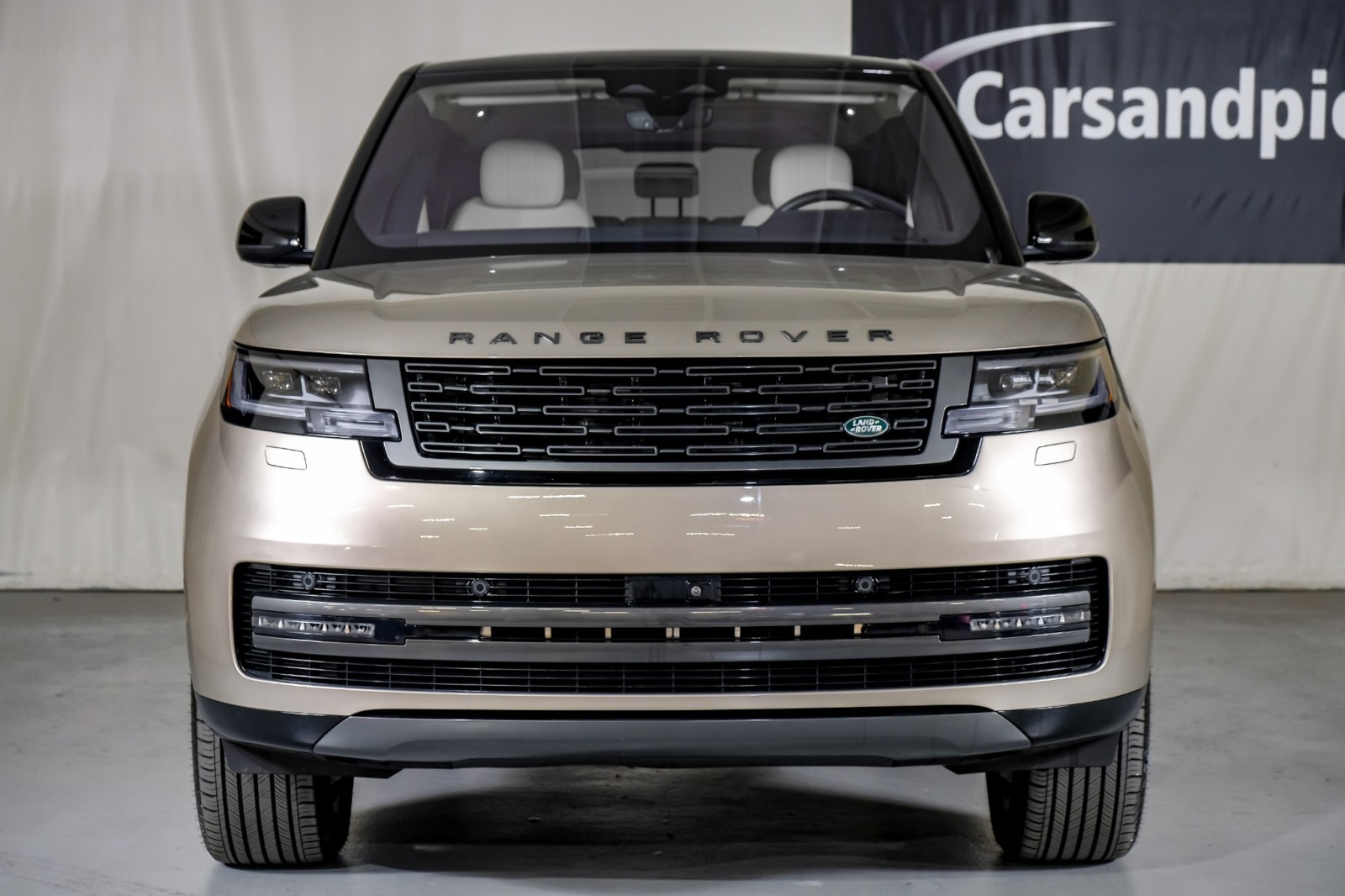 2023 Land Rover Range Rover SE 3