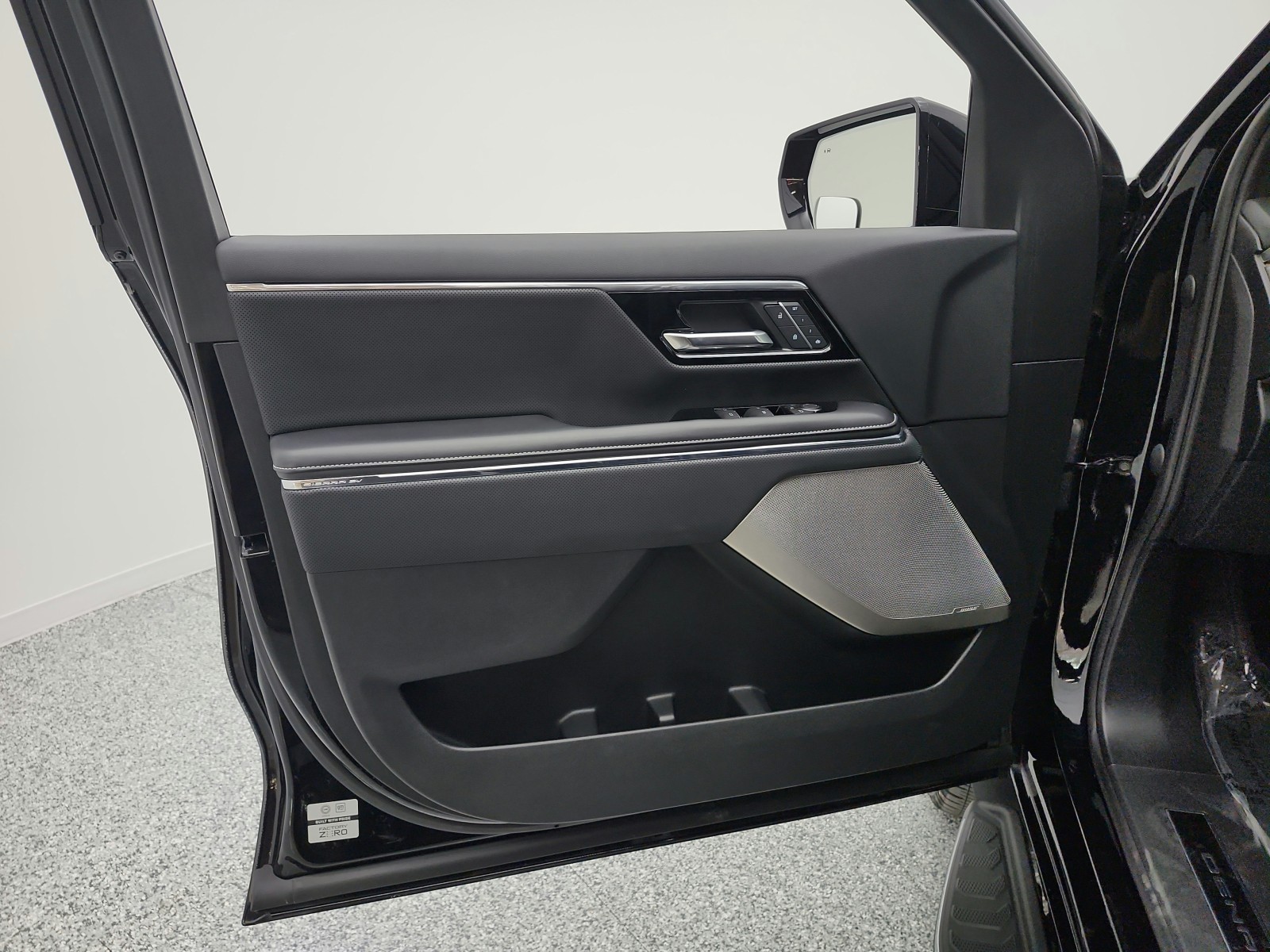 Used 2025 Onyx Black GMC e4WD Crew Cab Max Range Denali image 14