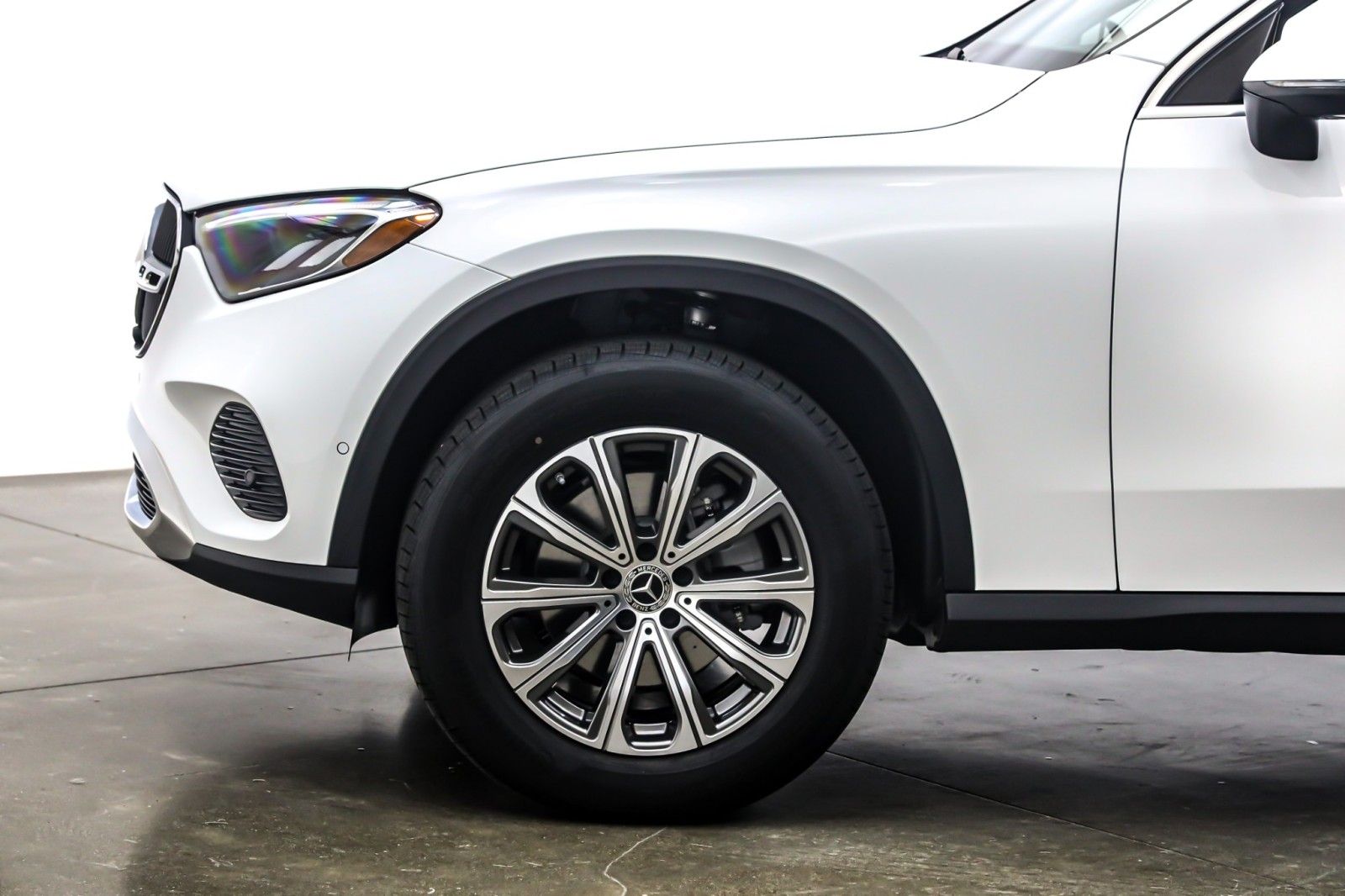 New 2026 Polar White Mercedes-Benz GLC 300 image 10