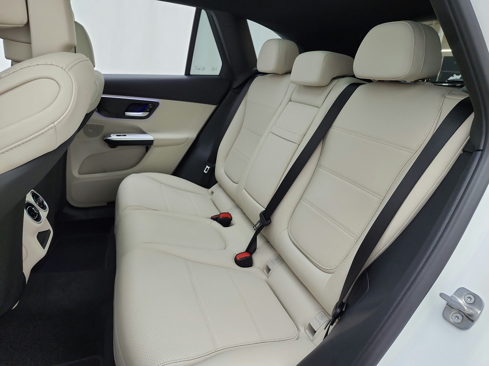 New 2027 Polar White Mercedes-Benz GLC 300 SUV image 11