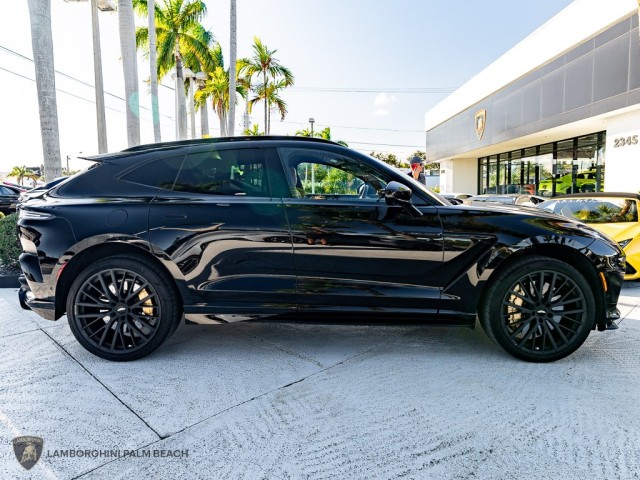 Aston Martin DBX