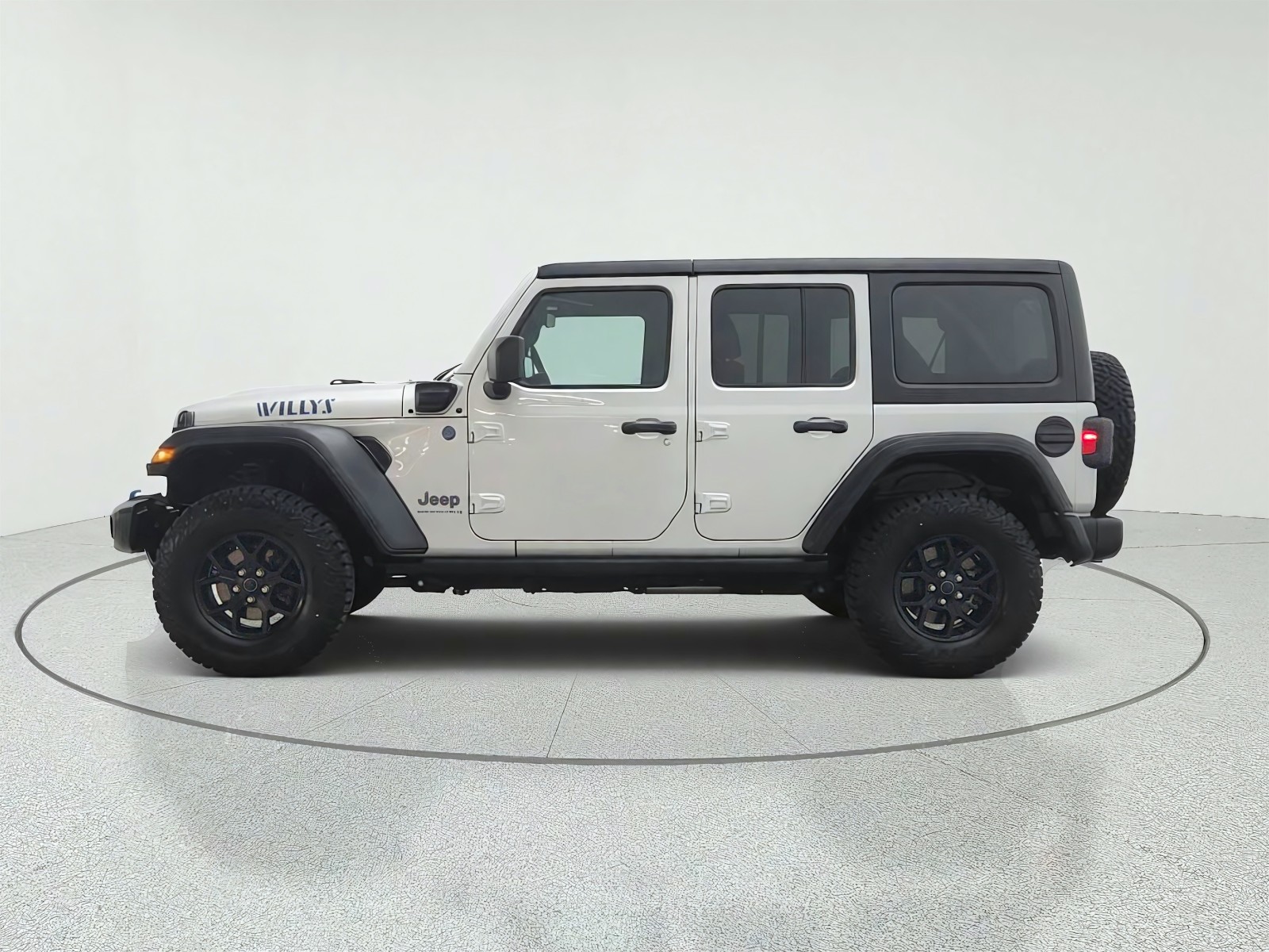 Used 2024 Silver Zynith Clearcoat Jeep Sport S image 8