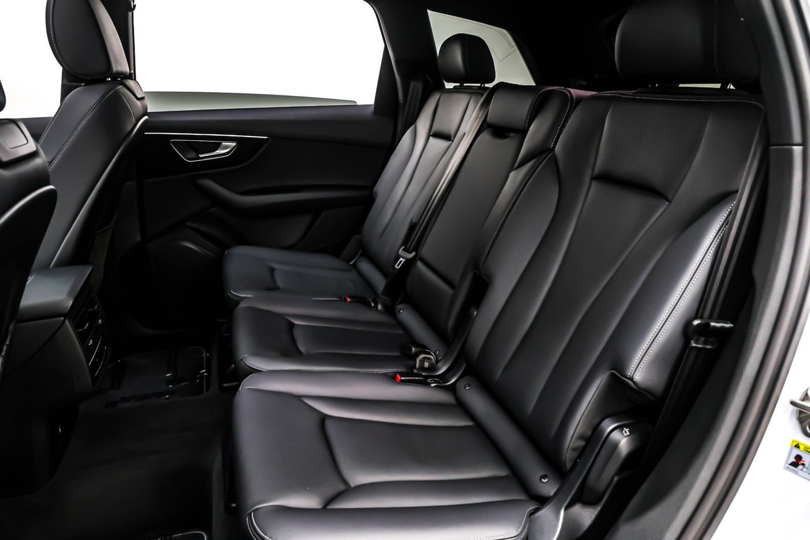 Used 2025 Glacier White Metallic Audi Premium 45 TFSI quattro image 8