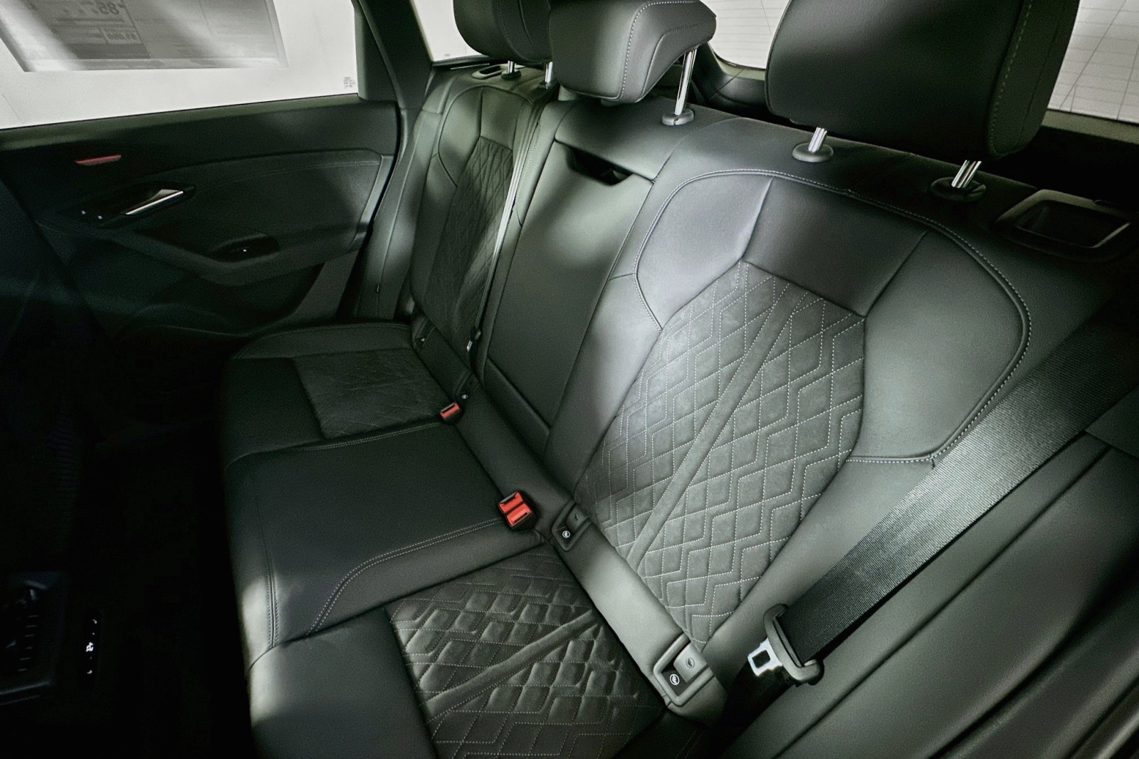 New 2027 Daytona Gray Pearl Effect Audi Premium Plus image 9