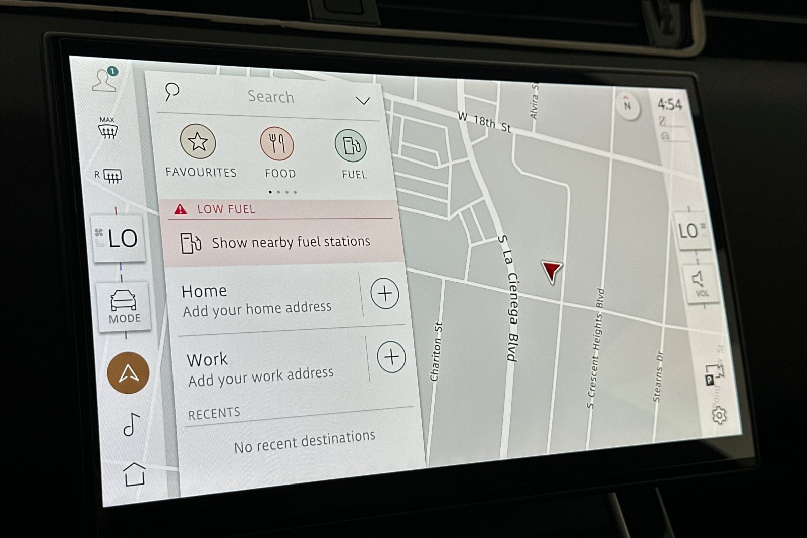 Used 2024 Fuji White Land Rover Dynamic SE AWD image 18