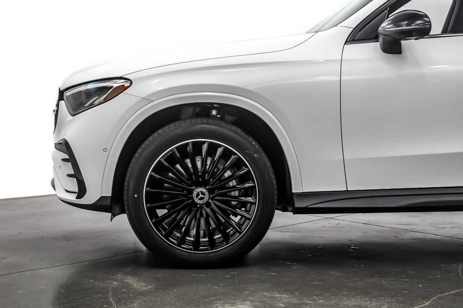 New 2026 Polar White Mercedes-Benz GLC 300 image 10