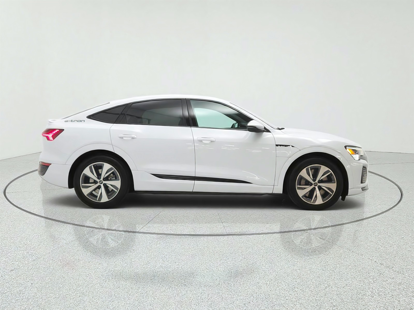 Used 2024 Glacier White Metallic Audi S line Premium image 4