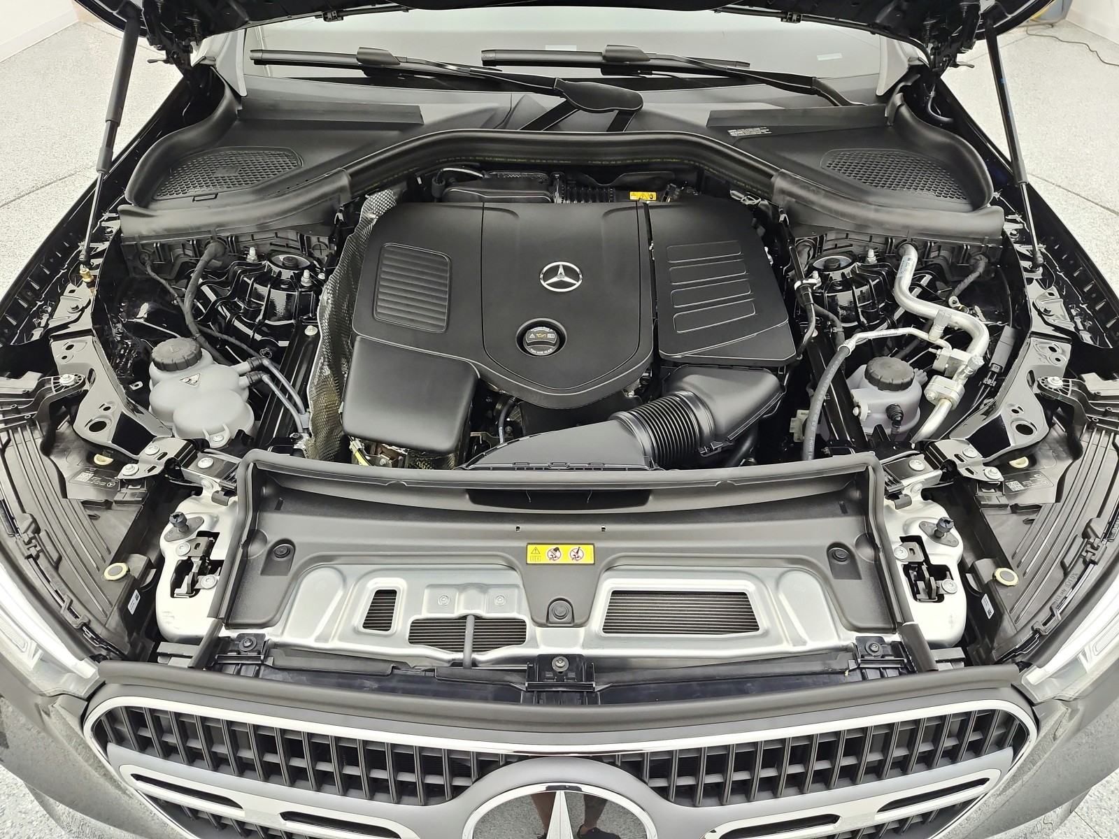 New 2027 Black Mercedes-Benz GLC 300 SUV image 12
