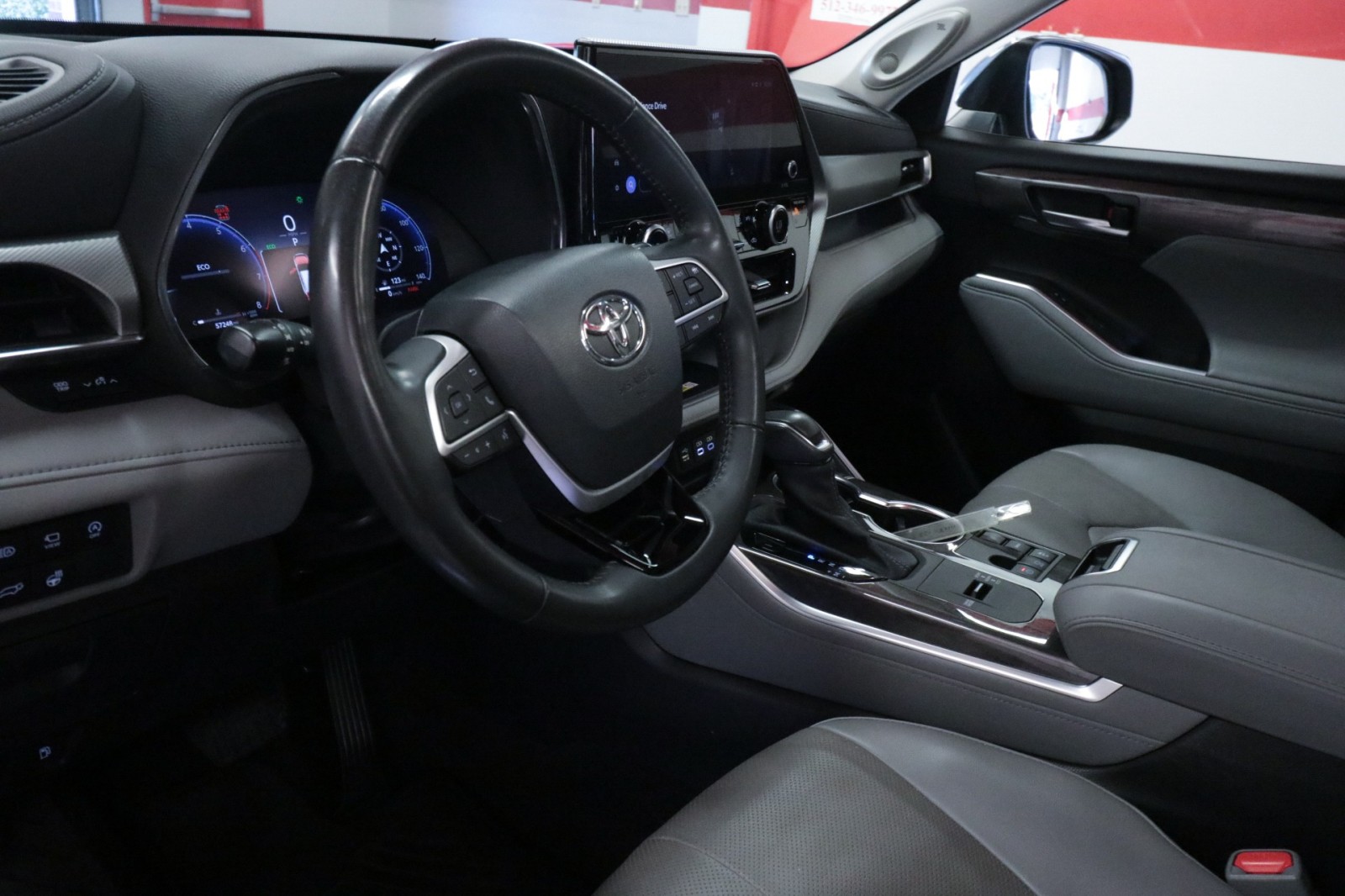 Used Car 2023 Toyota Highlander  Platinum For Sale Under $40,000 In Austin, Texas