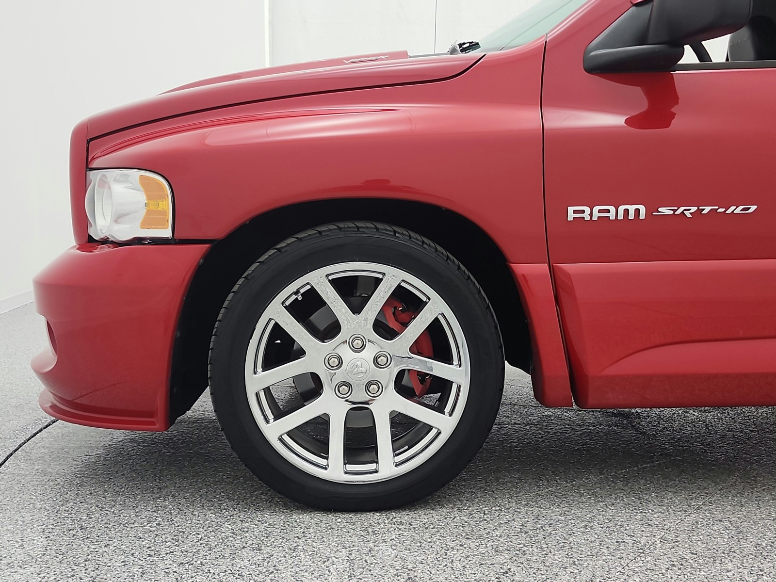 Used 2004 Flame Red Dodge 2dr Reg Cab 120.5 WB SRT-10 image 21