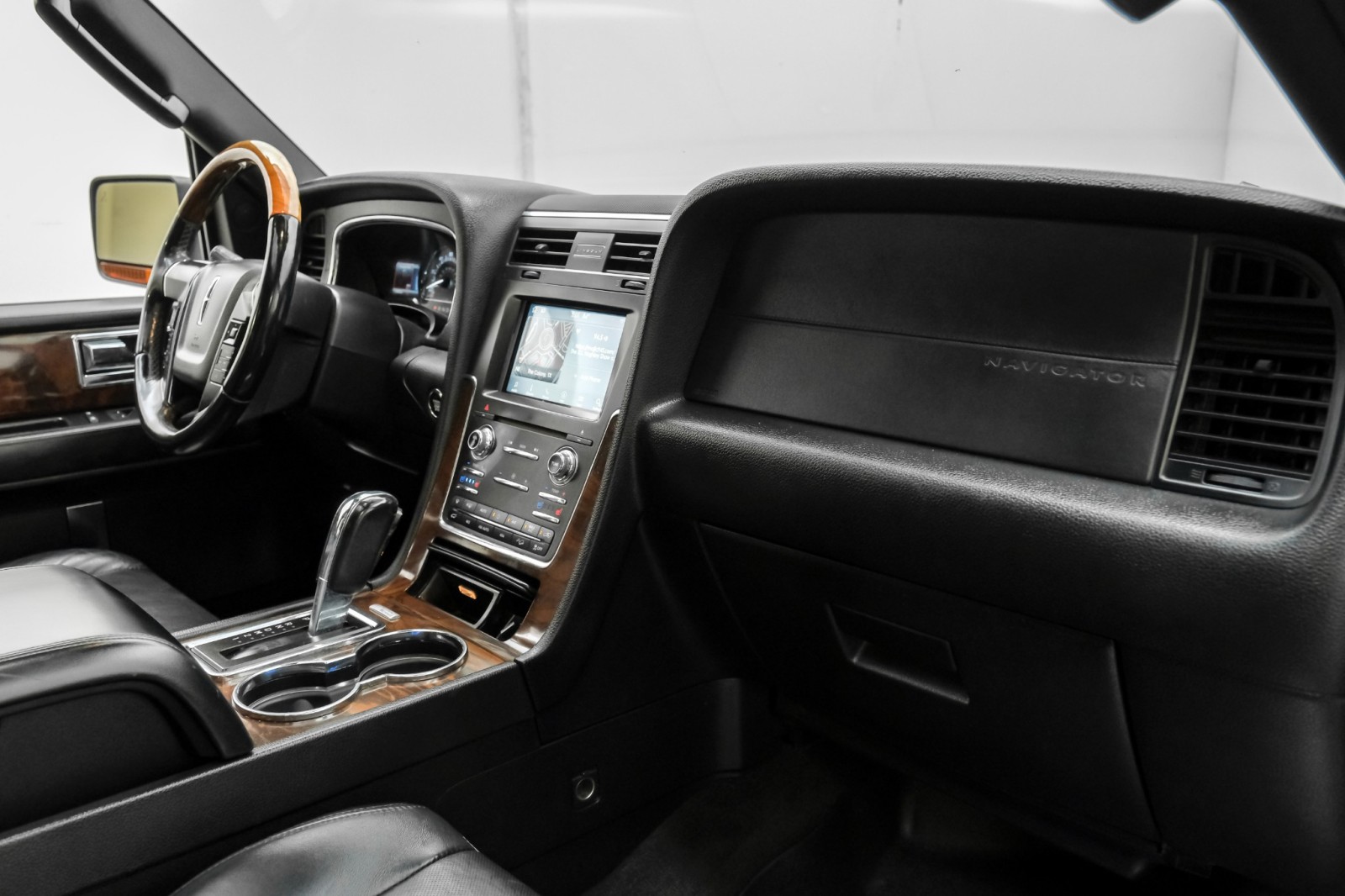 2015 Lincoln Navigator L 4WD 17