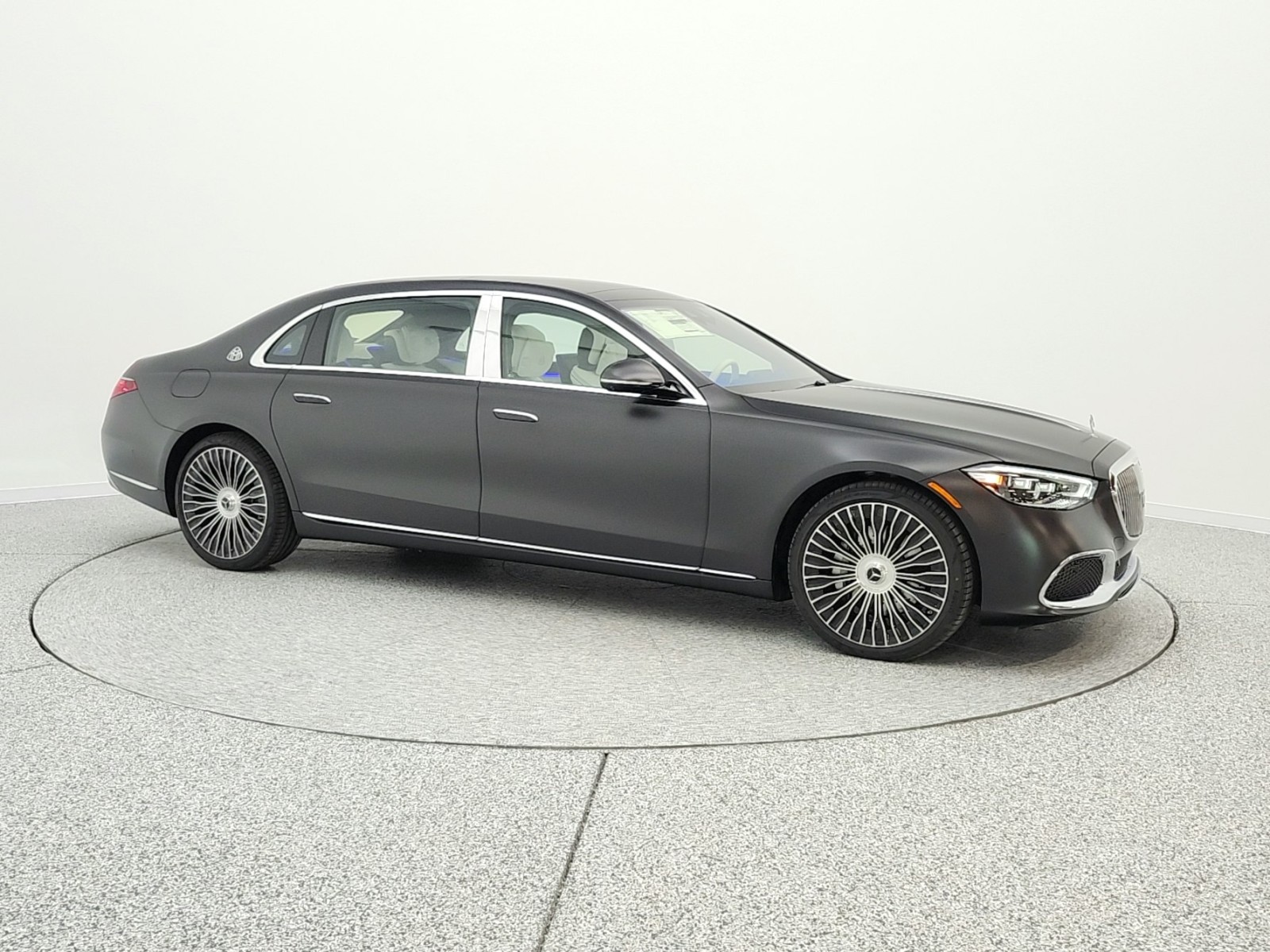 New 2026 MANUFAKTUR Graphite Grey Magno Mercedes-Benz Maybach S 580 image 3