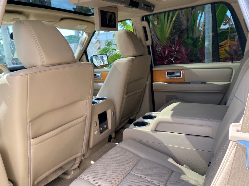 2010 Lincoln Navigator 4WD SUNROOF LOW MILES 31,209 in , 