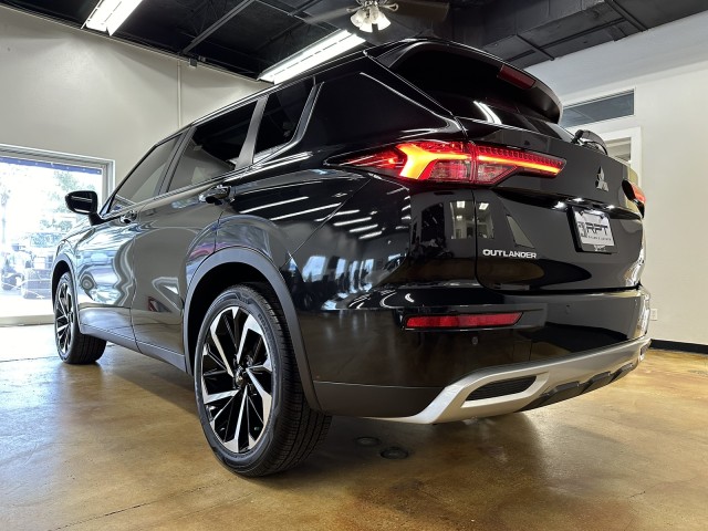 2024 Mitsubishi Outlander SE Black Edition 8