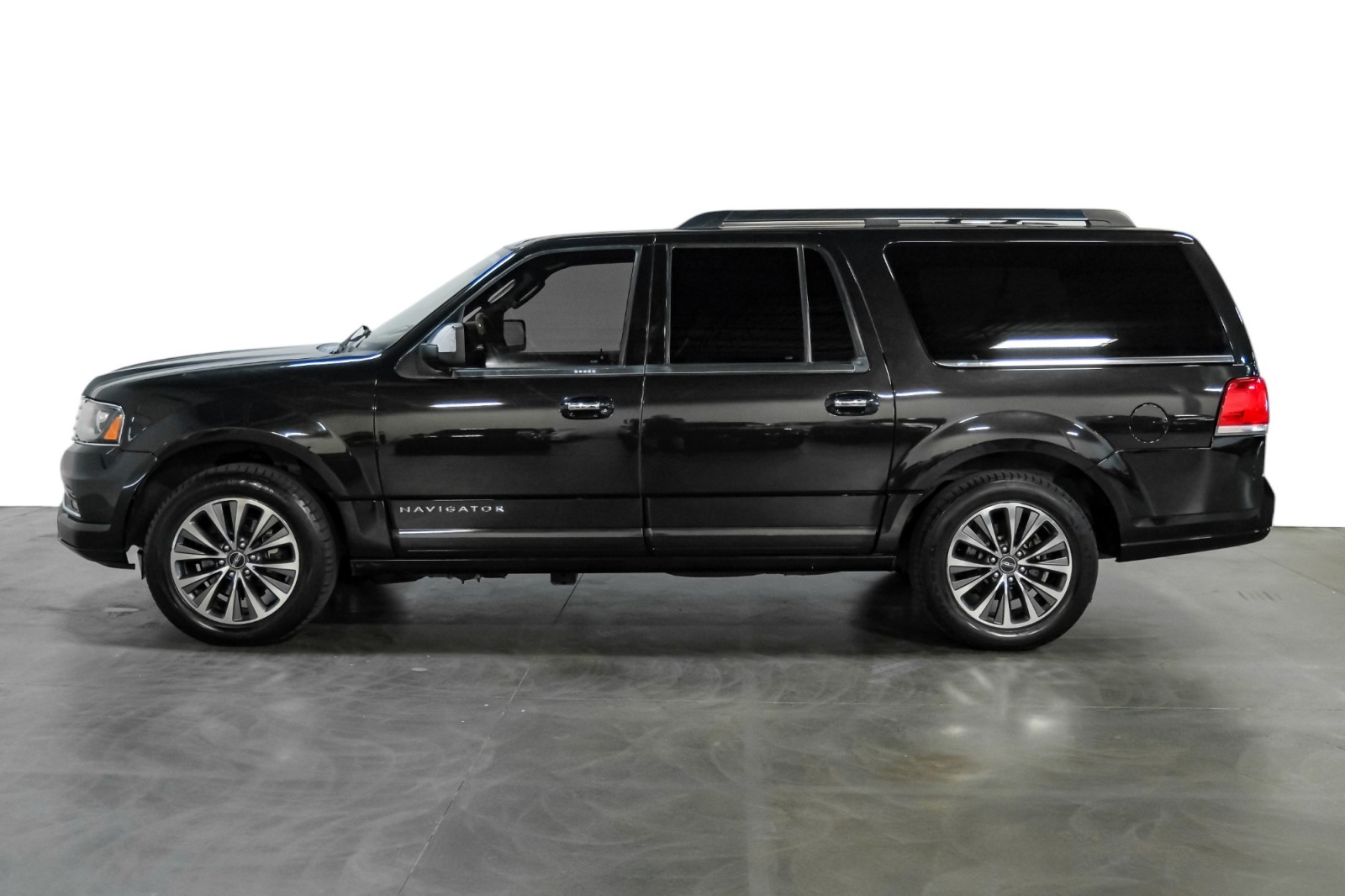 2015 Lincoln Navigator L 4WD 10