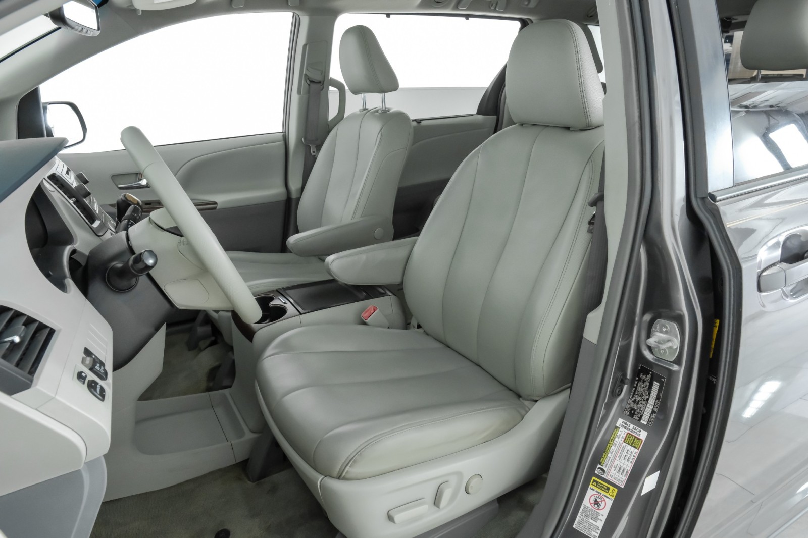 2013 Toyota Sienna XLE 8 PASSENGER SUNROOF LEATHER HEATED SEATS REAR  15