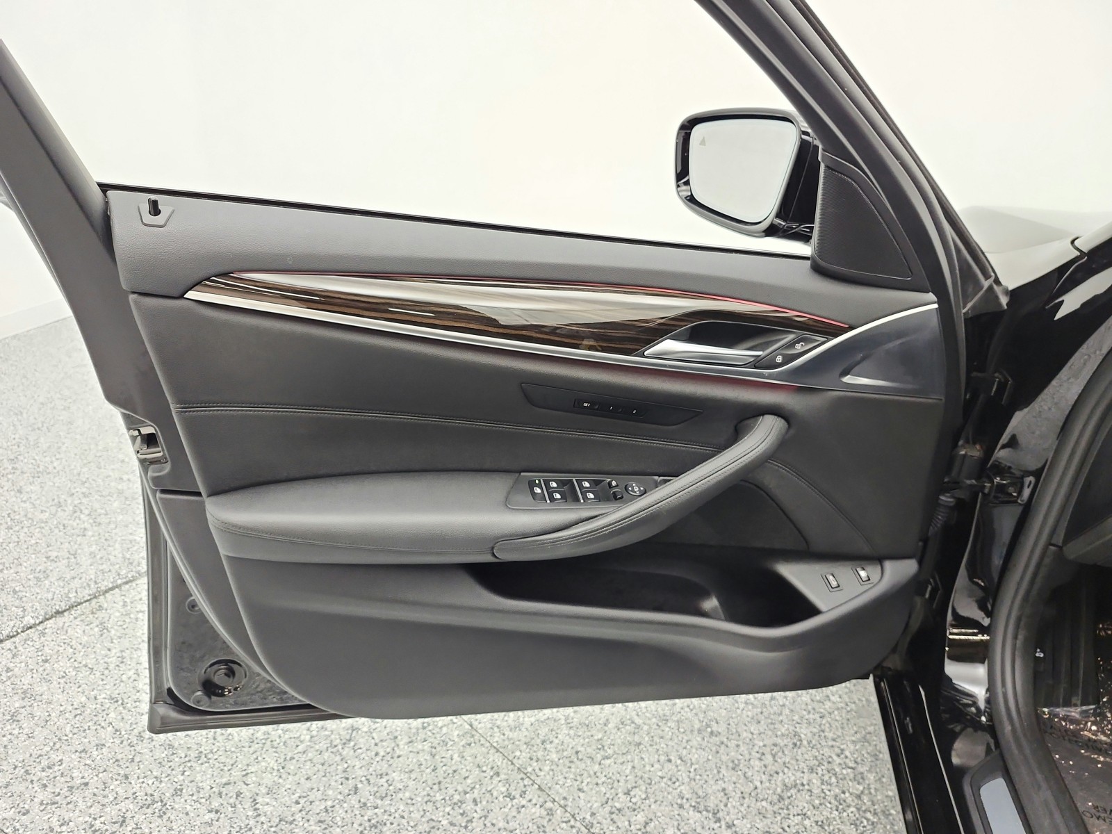 Used 2018 Jet Black BMW 530e iPerformance Plug-In Hybrid image 14