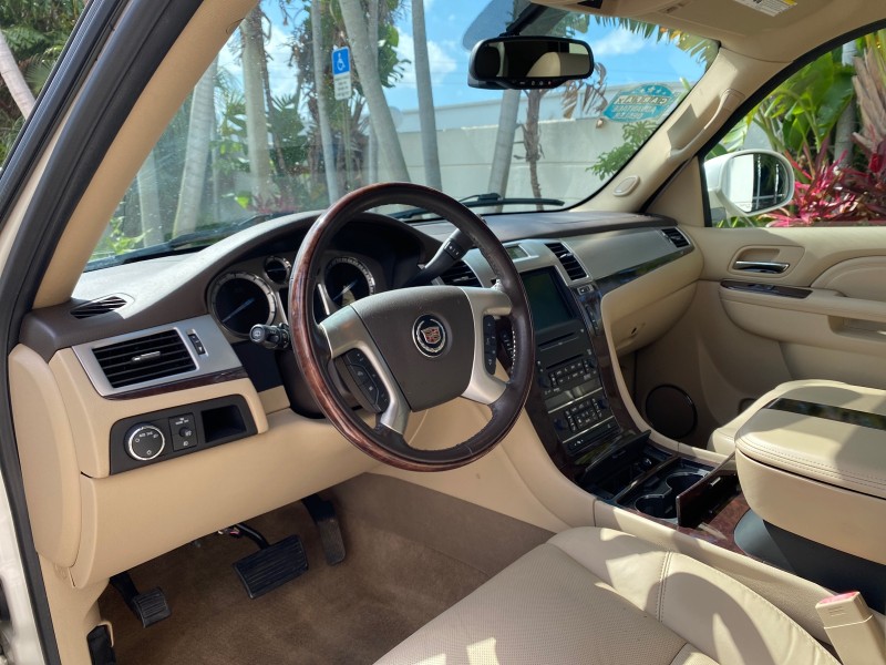 2010 Cadillac Escalade SUNROOF NAV Premium LOW MILES 66,933 in ,