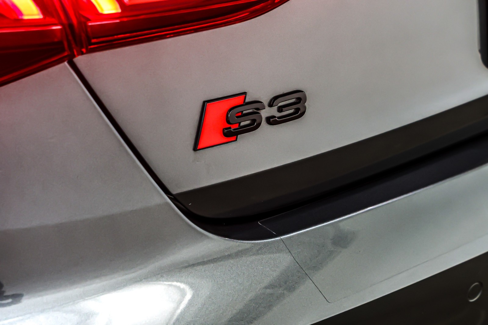 Used 2024 Daytona Gray Pearl Effect Audi Premium Plus 2.0 TFSI quattro image 10