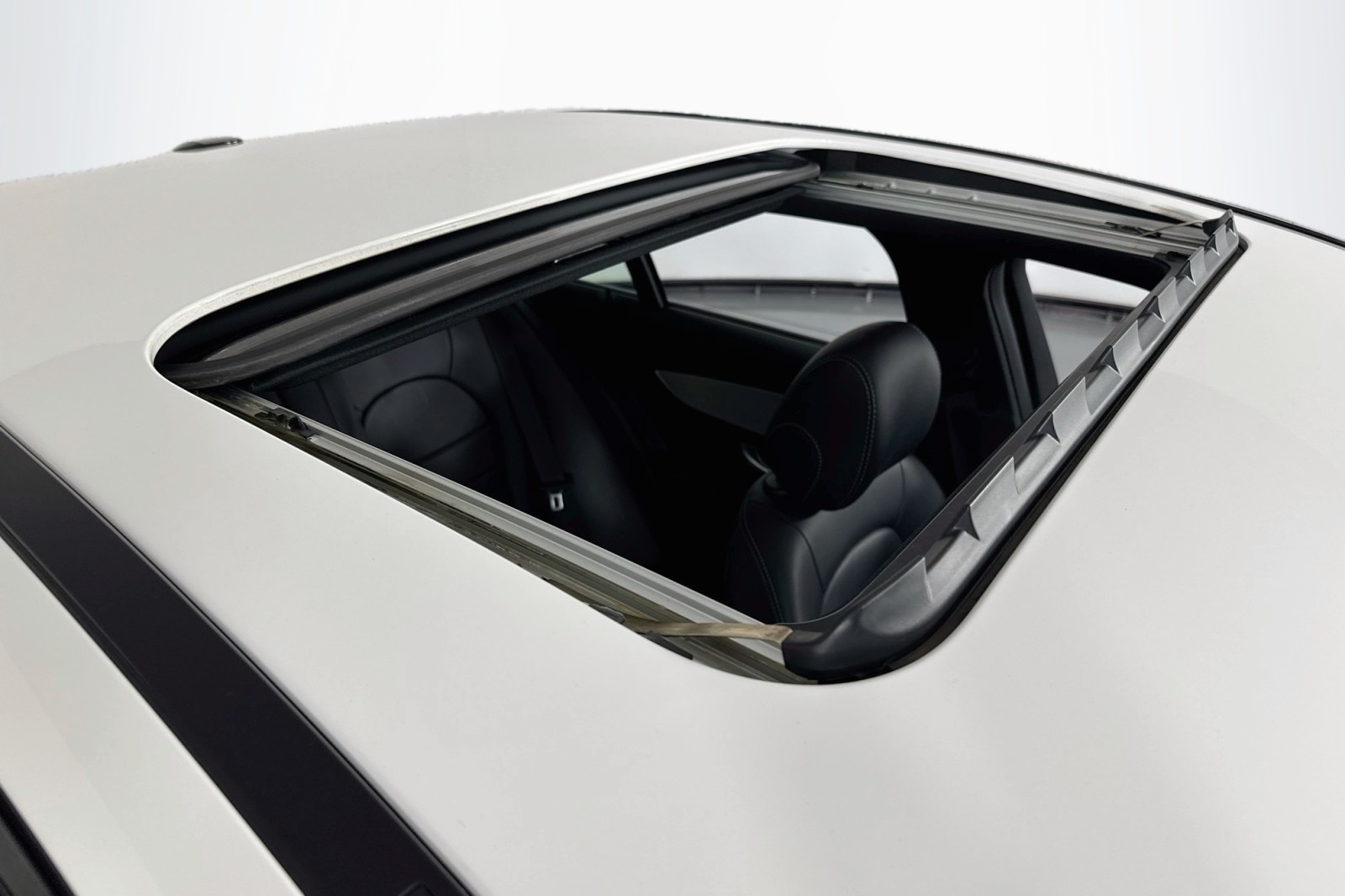 Used 2019 Polar White Mercedes-Benz C 300 image 22